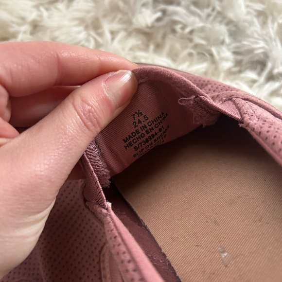 Old navy pink perforated slip on sneakers 7.5 - Picture 4 of 5